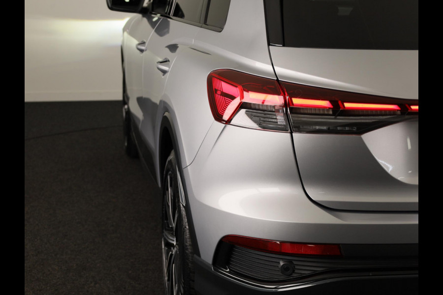 Audi Q4 e-tron 45 S edition Competition e-tron 82 kWh 286 pk | Assistentiepakket plus | Comfortpakket | Ambient lichtpakket | Optiekpakket zwart plus | 20 inch Lichtmetalen velgen