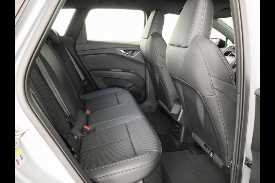 Audi Q4 e-tron 45 S edition Competition e-tron 82 kWh 286 pk | Assistentiepakket plus | Comfortpakket | Ambient lichtpakket | Optiekpakket zwart plus | 20 inch Lichtmetalen velgen