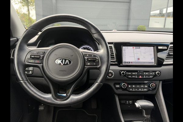 Kia Niro 1.6 GDi Hybrid ExecutiveLine ✓1e Eigenaar✓Trekhaak✓Draadloze telefoonlader✓Camera✓Stoelverw✓Stuurverw✓Stoelverkoeling✓Keyless✓Carplay✓Navi✓Clima✓Cruise✓Leder✓Pdc V+A✓Dodehoeksensor✓18''Lm velgen✓Memorystoelen✓N.A.P✓Apk tot 07-2027