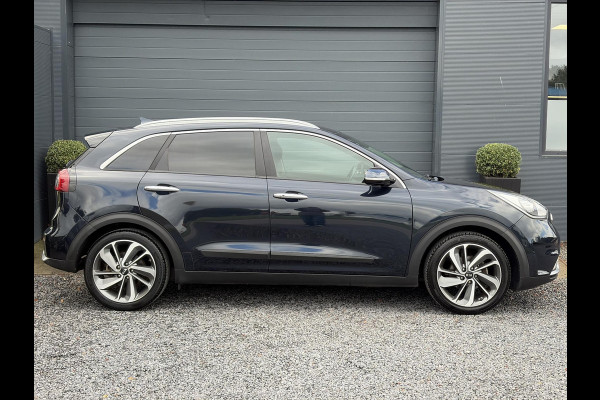 Kia Niro 1.6 GDi Hybrid ExecutiveLine ✓1e Eigenaar✓Trekhaak✓Draadloze telefoonlader✓Camera✓Stoelverw✓Stuurverw✓Stoelverkoeling✓Keyless✓Carplay✓Navi✓Clima✓Cruise✓Leder✓Pdc V+A✓Dodehoeksensor✓18''Lm velgen✓Memorystoelen✓N.A.P✓Apk tot 07-2027