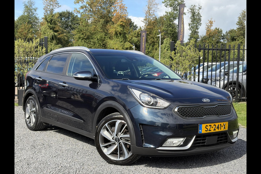 Kia Niro 1.6 GDi Hybrid ExecutiveLine ✓1e Eigenaar✓Trekhaak✓Draadloze telefoonlader✓Camera✓Stoelverw✓Stuurverw✓Stoelverkoeling✓Keyless✓Carplay✓Navi✓Clima✓Cruise✓Leder✓Pdc V+A✓Dodehoeksensor✓18''Lm velgen✓Memorystoelen✓N.A.P✓Apk tot 07-2027