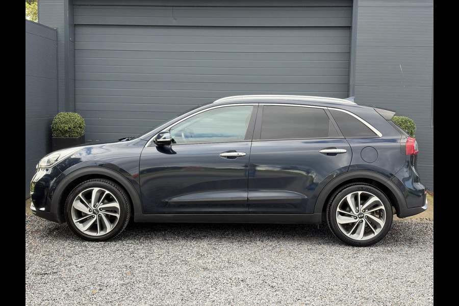 Kia Niro 1.6 GDi Hybrid ExecutiveLine ✓1e Eigenaar✓Trekhaak✓Draadloze telefoonlader✓Camera✓Stoelverw✓Stuurverw✓Stoelverkoeling✓Keyless✓Carplay✓Navi✓Clima✓Cruise✓Leder✓Pdc V+A✓Dodehoeksensor✓18''Lm velgen✓Memorystoelen✓N.A.P✓Apk tot 07-2027