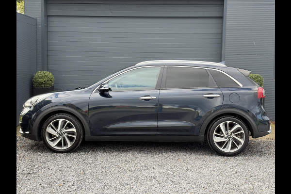 Kia Niro 1.6 GDi Hybrid ExecutiveLine ✓1e Eigenaar✓Trekhaak✓Draadloze telefoonlader✓Camera✓Stoelverw✓Stuurverw✓Stoelverkoeling✓Keyless✓Carplay✓Navi✓Clima✓Cruise✓Leder✓Pdc V+A✓Dodehoeksensor✓18''Lm velgen✓Memorystoelen✓N.A.P✓Apk tot 07-2027