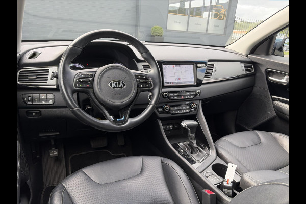 Kia Niro 1.6 GDi Hybrid ExecutiveLine ✓1e Eigenaar✓Trekhaak✓Draadloze telefoonlader✓Camera✓Stoelverw✓Stuurverw✓Stoelverkoeling✓Keyless✓Carplay✓Navi✓Clima✓Cruise✓Leder✓Pdc V+A✓Dodehoeksensor✓18''Lm velgen✓Memorystoelen✓N.A.P✓Apk tot 07-2027
