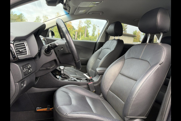 Kia Niro 1.6 GDi Hybrid ExecutiveLine ✓1e Eigenaar✓Trekhaak✓Draadloze telefoonlader✓Camera✓Stoelverw✓Stuurverw✓Stoelverkoeling✓Keyless✓Carplay✓Navi✓Clima✓Cruise✓Leder✓Pdc V+A✓Dodehoeksensor✓18''Lm velgen✓Memorystoelen✓N.A.P✓Apk tot 07-2027