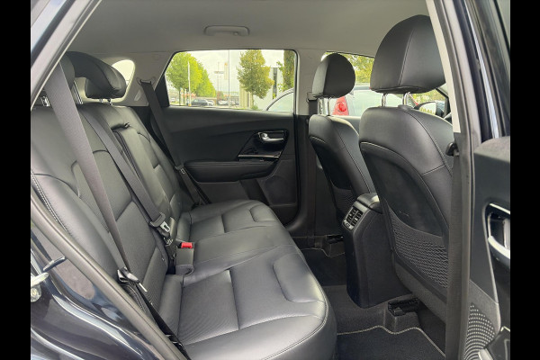 Kia Niro 1.6 GDi Hybrid ExecutiveLine ✓1e Eigenaar✓Trekhaak✓Draadloze telefoonlader✓Camera✓Stoelverw✓Stuurverw✓Stoelverkoeling✓Keyless✓Carplay✓Navi✓Clima✓Cruise✓Leder✓Pdc V+A✓Dodehoeksensor✓18''Lm velgen✓Memorystoelen✓N.A.P✓Apk tot 07-2027