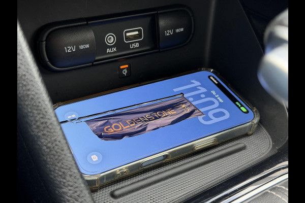 Kia Niro 1.6 GDi Hybrid ExecutiveLine ✓1e Eigenaar✓Trekhaak✓Draadloze telefoonlader✓Camera✓Stoelverw✓Stuurverw✓Stoelverkoeling✓Keyless✓Carplay✓Navi✓Clima✓Cruise✓Leder✓Pdc V+A✓Dodehoeksensor✓18''Lm velgen✓Memorystoelen✓N.A.P✓Apk tot 07-2027