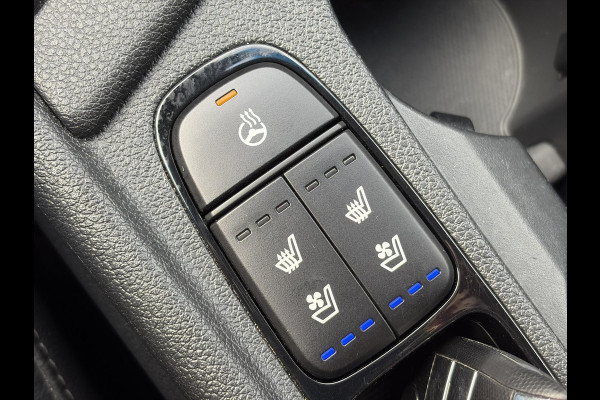 Kia Niro 1.6 GDi Hybrid ExecutiveLine ✓1e Eigenaar✓Trekhaak✓Draadloze telefoonlader✓Camera✓Stoelverw✓Stuurverw✓Stoelverkoeling✓Keyless✓Carplay✓Navi✓Clima✓Cruise✓Leder✓Pdc V+A✓Dodehoeksensor✓18''Lm velgen✓Memorystoelen✓N.A.P✓Apk tot 07-2027
