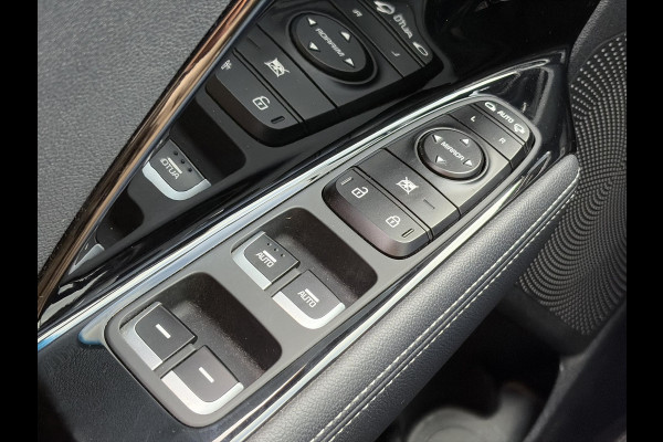 Kia Niro 1.6 GDi Hybrid ExecutiveLine ✓1e Eigenaar✓Trekhaak✓Draadloze telefoonlader✓Camera✓Stoelverw✓Stuurverw✓Stoelverkoeling✓Keyless✓Carplay✓Navi✓Clima✓Cruise✓Leder✓Pdc V+A✓Dodehoeksensor✓18''Lm velgen✓Memorystoelen✓N.A.P✓Apk tot 07-2027
