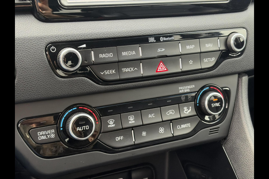Kia Niro 1.6 GDi Hybrid ExecutiveLine ✓1e Eigenaar✓Trekhaak✓Draadloze telefoonlader✓Camera✓Stoelverw✓Stuurverw✓Stoelverkoeling✓Keyless✓Carplay✓Navi✓Clima✓Cruise✓Leder✓Pdc V+A✓Dodehoeksensor✓18''Lm velgen✓Memorystoelen✓N.A.P✓Apk tot 07-2027