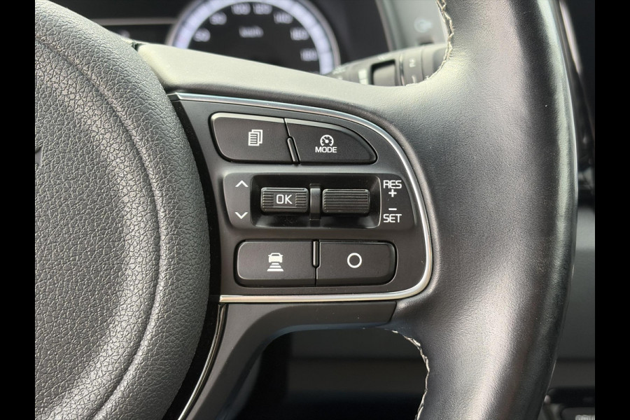Kia Niro 1.6 GDi Hybrid ExecutiveLine ✓1e Eigenaar✓Trekhaak✓Draadloze telefoonlader✓Camera✓Stoelverw✓Stuurverw✓Stoelverkoeling✓Keyless✓Carplay✓Navi✓Clima✓Cruise✓Leder✓Pdc V+A✓Dodehoeksensor✓18''Lm velgen✓Memorystoelen✓N.A.P✓Apk tot 07-2027