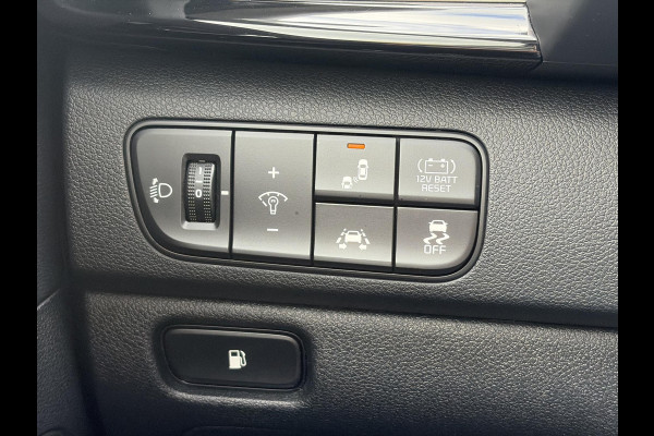 Kia Niro 1.6 GDi Hybrid ExecutiveLine ✓1e Eigenaar✓Trekhaak✓Draadloze telefoonlader✓Camera✓Stoelverw✓Stuurverw✓Stoelverkoeling✓Keyless✓Carplay✓Navi✓Clima✓Cruise✓Leder✓Pdc V+A✓Dodehoeksensor✓18''Lm velgen✓Memorystoelen✓N.A.P✓Apk tot 07-2027