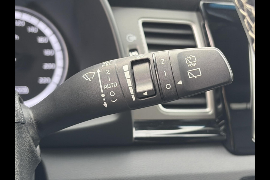 Kia Niro 1.6 GDi Hybrid ExecutiveLine ✓1e Eigenaar✓Trekhaak✓Draadloze telefoonlader✓Camera✓Stoelverw✓Stuurverw✓Stoelverkoeling✓Keyless✓Carplay✓Navi✓Clima✓Cruise✓Leder✓Pdc V+A✓Dodehoeksensor✓18''Lm velgen✓Memorystoelen✓N.A.P✓Apk tot 07-2027