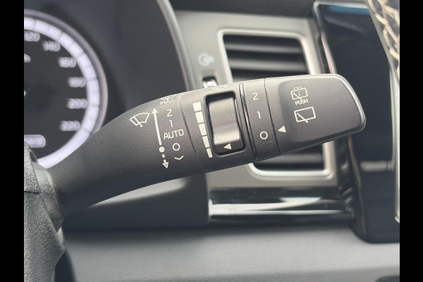 Kia Niro 1.6 GDi Hybrid ExecutiveLine ✓1e Eigenaar✓Trekhaak✓Draadloze telefoonlader✓Camera✓Stoelverw✓Stuurverw✓Stoelverkoeling✓Keyless✓Carplay✓Navi✓Clima✓Cruise✓Leder✓Pdc V+A✓Dodehoeksensor✓18''Lm velgen✓Memorystoelen✓N.A.P✓Apk tot 07-2027