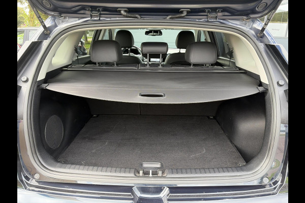 Kia Niro 1.6 GDi Hybrid ExecutiveLine ✓1e Eigenaar✓Trekhaak✓Draadloze telefoonlader✓Camera✓Stoelverw✓Stuurverw✓Stoelverkoeling✓Keyless✓Carplay✓Navi✓Clima✓Cruise✓Leder✓Pdc V+A✓Dodehoeksensor✓18''Lm velgen✓Memorystoelen✓N.A.P✓Apk tot 07-2027