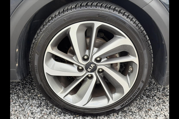 Kia Niro 1.6 GDi Hybrid ExecutiveLine ✓1e Eigenaar✓Trekhaak✓Draadloze telefoonlader✓Camera✓Stoelverw✓Stuurverw✓Stoelverkoeling✓Keyless✓Carplay✓Navi✓Clima✓Cruise✓Leder✓Pdc V+A✓Dodehoeksensor✓18''Lm velgen✓Memorystoelen✓N.A.P✓Apk tot 07-2027