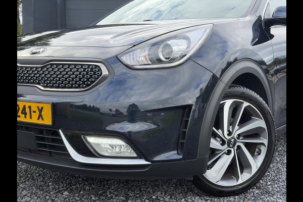 Kia Niro 1.6 GDi Hybrid ExecutiveLine ✓1e Eigenaar✓Trekhaak✓Draadloze telefoonlader✓Camera✓Stoelverw✓Stuurverw✓Stoelverkoeling✓Keyless✓Carplay✓Navi✓Clima✓Cruise✓Leder✓Pdc V+A✓Dodehoeksensor✓18''Lm velgen✓Memorystoelen✓N.A.P✓Apk tot 07-2027