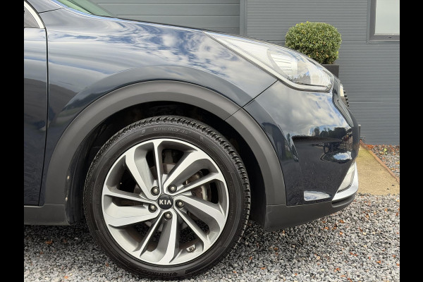 Kia Niro 1.6 GDi Hybrid ExecutiveLine ✓1e Eigenaar✓Trekhaak✓Draadloze telefoonlader✓Camera✓Stoelverw✓Stuurverw✓Stoelverkoeling✓Keyless✓Carplay✓Navi✓Clima✓Cruise✓Leder✓Pdc V+A✓Dodehoeksensor✓18''Lm velgen✓Memorystoelen✓N.A.P✓Apk tot 07-2027