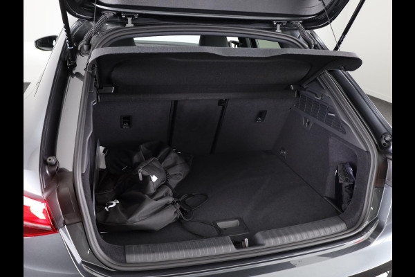Audi A3 Sportback S edition 40 TFSI e 204 pk | Comfortpakket plus |  Lichtpakket plus ambient light | Trekhaak | S-int. zwart leder-kunstleder |