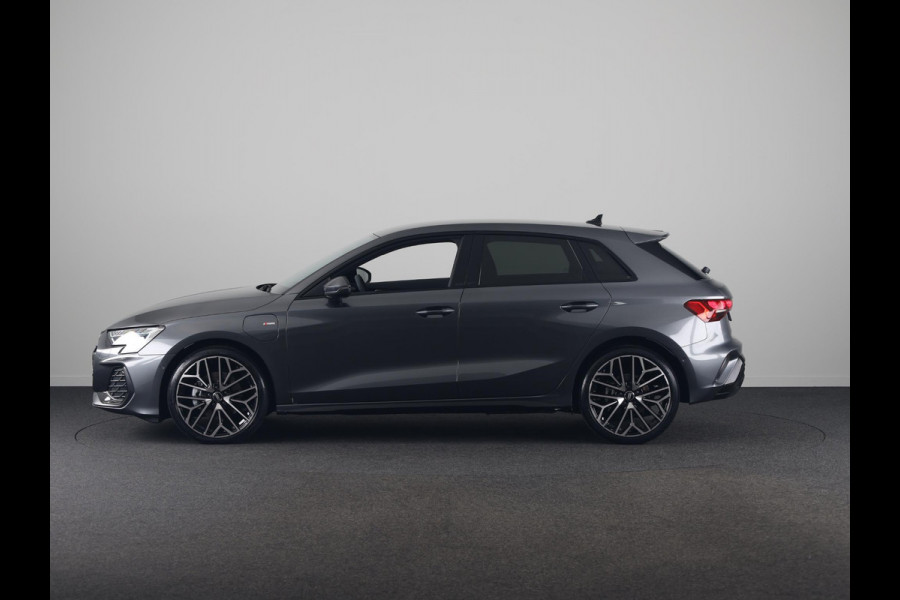 Audi A3 Sportback S edition 40 TFSI e 204 pk | Comfortpakket plus |  Lichtpakket plus ambient light | Trekhaak | S-int. zwart leder-kunstleder |