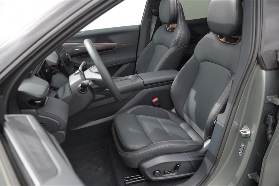 Lynk & Co 08 350PK Automaat More / 200km elektrisch / Stoelventilatie / Massage / Adaptieve cruise control / Panoramadak / Stoelverwarming / Harman Kardon audio / Apple carplay / Parkeersensoren met 360 camera / Elektrische stoelen / BLIS