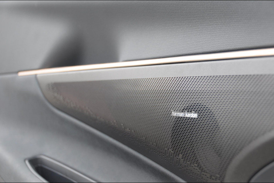Lynk & Co 08 350PK Automaat More / 200km elektrisch / Stoelventilatie / Massage / Adaptieve cruise control / Panoramadak / Stoelverwarming / Harman Kardon audio / Apple carplay / Parkeersensoren met 360 camera / Elektrische stoelen / BLIS