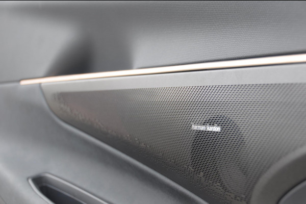 Lynk & Co 08 350PK Automaat More / 200km elektrisch / Stoelventilatie / Massage / Adaptieve cruise control / Panoramadak / Stoelverwarming / Harman Kardon audio / Apple carplay / Parkeersensoren met 360 camera / Elektrische stoelen / BLIS
