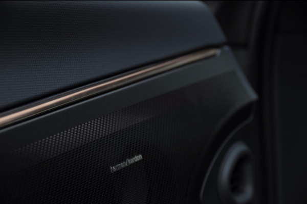 Lynk & Co 08 350PK Automaat More / 200km elektrisch / Stoelventilatie / Massage / Adaptieve cruise control / Panoramadak / Stoelverwarming / Harman Kardon audio / Apple carplay / Parkeersensoren met 360 camera / Elektrische stoelen / BLIS