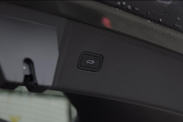 Lynk & Co 08 350PK Automaat More / 200km elektrisch / Stoelventilatie / Massage / Adaptieve cruise control / Panoramadak / Stoelverwarming / Harman Kardon audio / Apple carplay / Parkeersensoren met 360 camera / Elektrische stoelen / BLIS