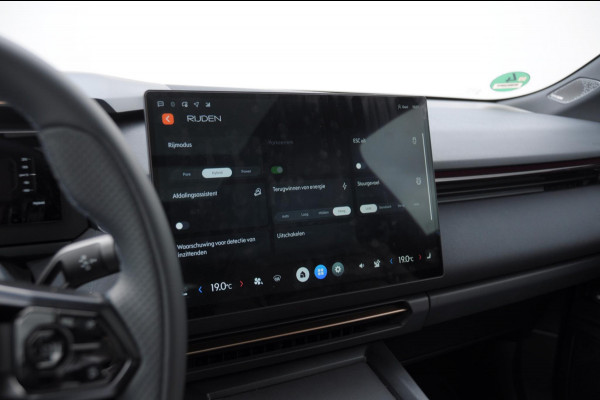 Lynk & Co 08 350PK Automaat More / 200km elektrisch / Stoelventilatie / Massage / Adaptieve cruise control / Panoramadak / Stoelverwarming / Harman Kardon audio / Apple carplay / Parkeersensoren met 360 camera / Elektrische stoelen / BLIS