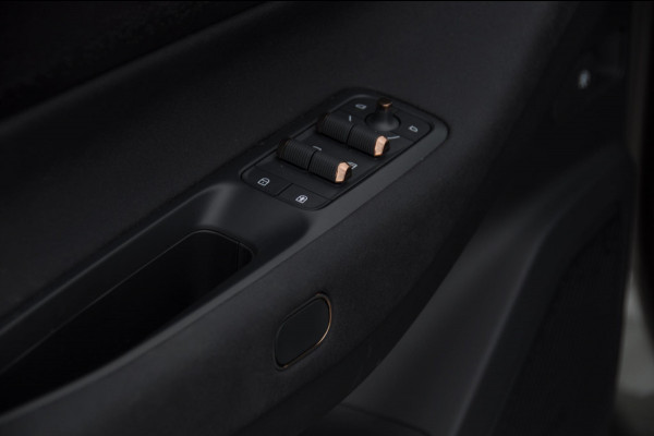 Lynk & Co 08 350PK Automaat More / 200km elektrisch / Stoelventilatie / Massage / Adaptieve cruise control / Panoramadak / Stoelverwarming / Harman Kardon audio / Apple carplay / Parkeersensoren met 360 camera / Elektrische stoelen / BLIS