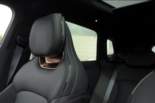 Lynk & Co 08 350PK Automaat More / 200km elektrisch / Stoelventilatie / Massage / Adaptieve cruise control / Panoramadak / Stoelverwarming / Harman Kardon audio / Apple carplay / Parkeersensoren met 360 camera / Elektrische stoelen / BLIS