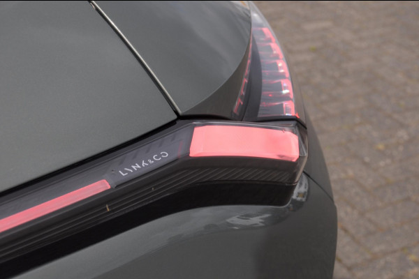 Lynk & Co 08 350PK Automaat More / 200km elektrisch / Stoelventilatie / Massage / Adaptieve cruise control / Panoramadak / Stoelverwarming / Harman Kardon audio / Apple carplay / Parkeersensoren met 360 camera / Elektrische stoelen / BLIS