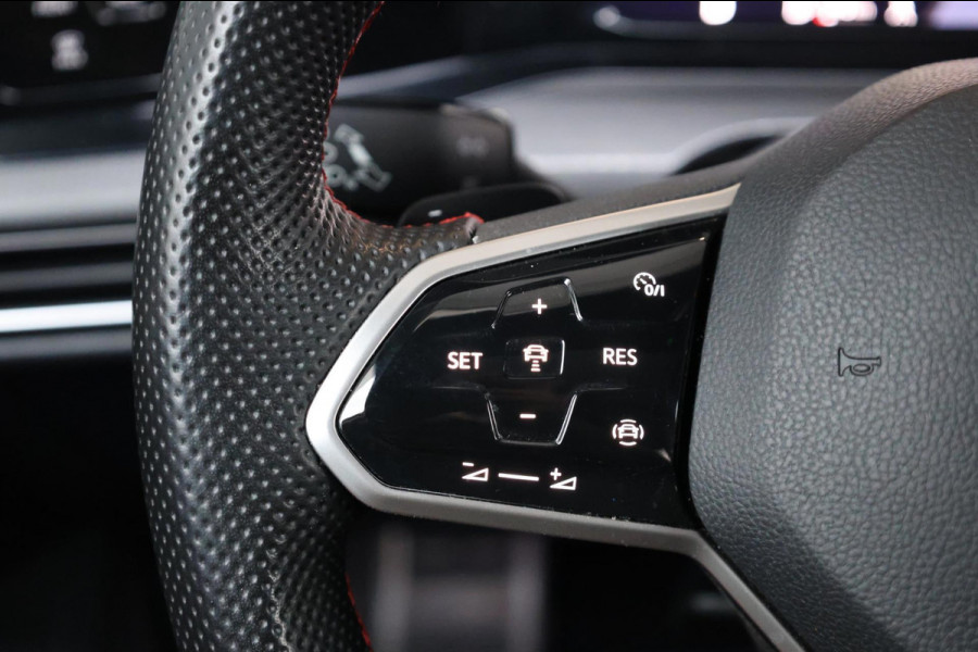 Volkswagen Golf 2.0 TSI GTI Clubsport 300+PK BTW/IQ/VIRTUAL/SFEER/PANO/LEER+VERKOELING+MEMORY/19" LMV/CAM/LINE/ACC/12 MND GARANTIE