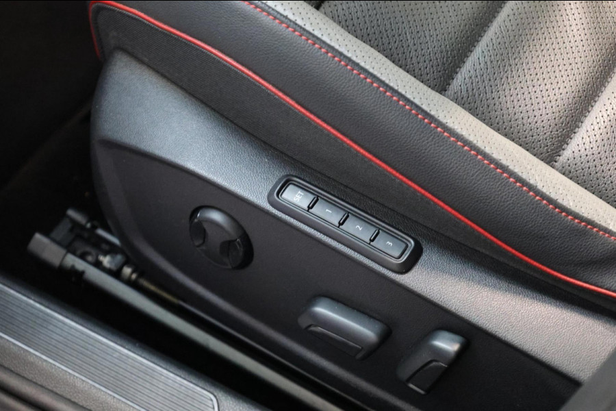 Volkswagen Golf 2.0 TSI GTI Clubsport 300+PK BTW/IQ/VIRTUAL/SFEER/PANO/LEER+VERKOELING+MEMORY/19" LMV/CAM/LINE/ACC/12 MND GARANTIE