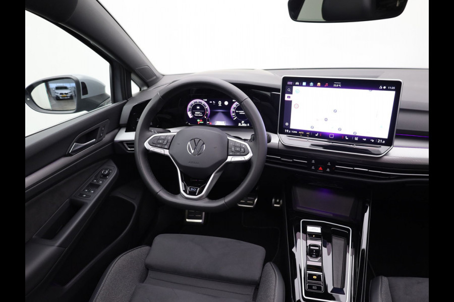 Volkswagen Golf 1.5 eTSI 50 Edition | Panodak | Trekhaak wegkl. | Stoelgeheugen | Side Assist | Head Up | IQ Light | Prijs Rijklaar!!