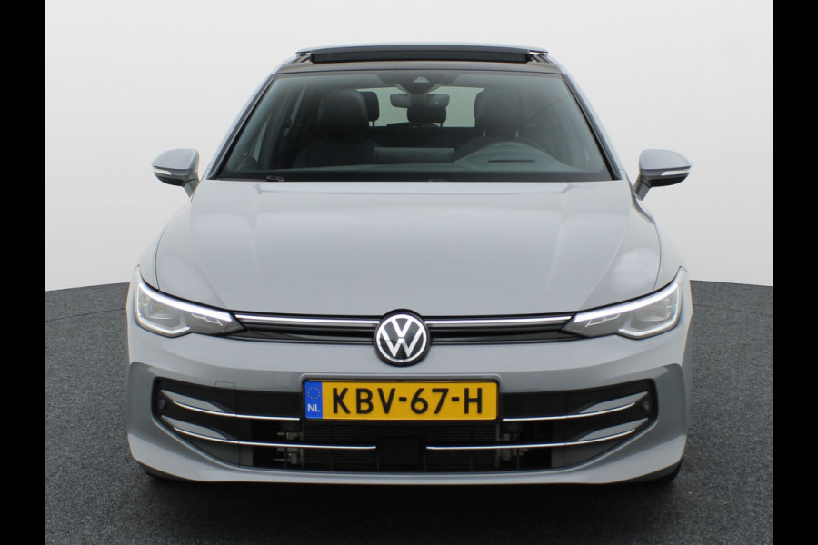 Volkswagen Golf 1.5 eTSI 50 Edition | Panodak | Trekhaak wegkl. | Stoelgeheugen | Side Assist | Head Up | IQ Light | Prijs Rijklaar!!