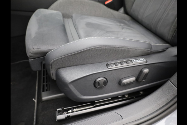 Volkswagen Golf 1.5 eTSI 50 Edition | Panodak | Trekhaak wegkl. | Stoelgeheugen | Side Assist | Head Up | IQ Light | Prijs Rijklaar!!