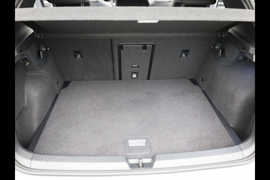 Volkswagen Golf 1.5 eTSI 50 Edition | Panodak | Trekhaak wegkl. | Stoelgeheugen | Side Assist | Head Up | IQ Light | Prijs Rijklaar!!