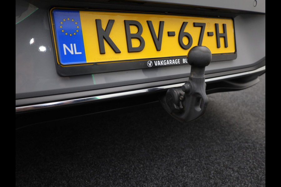Volkswagen Golf 1.5 eTSI 50 Edition | Panodak | Trekhaak wegkl. | Stoelgeheugen | Side Assist | Head Up | IQ Light | Prijs Rijklaar!!