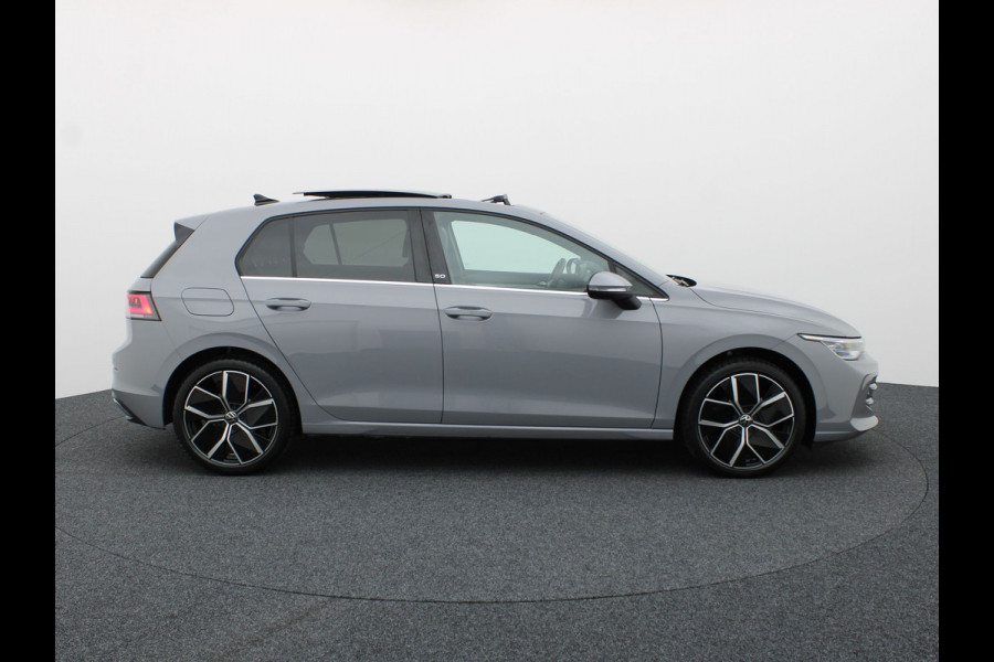 Volkswagen Golf 1.5 eTSI 50 Edition | Panodak | Trekhaak wegkl. | Stoelgeheugen | Side Assist | Head Up | IQ Light | Prijs Rijklaar!!