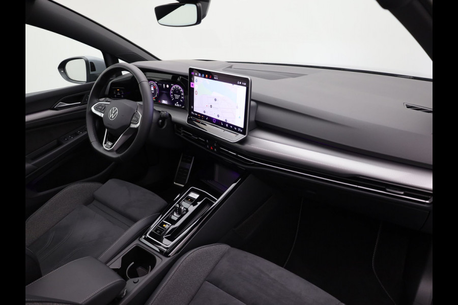 Volkswagen Golf 1.5 eTSI 50 Edition | Panodak | Trekhaak wegkl. | Stoelgeheugen | Side Assist | Head Up | IQ Light | Prijs Rijklaar!!