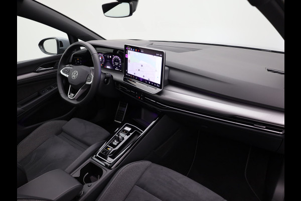 Volkswagen Golf 1.5 eTSI 50 Edition | Panodak | Trekhaak wegkl. | Stoelgeheugen | Side Assist | Head Up | IQ Light | Prijs Rijklaar!!