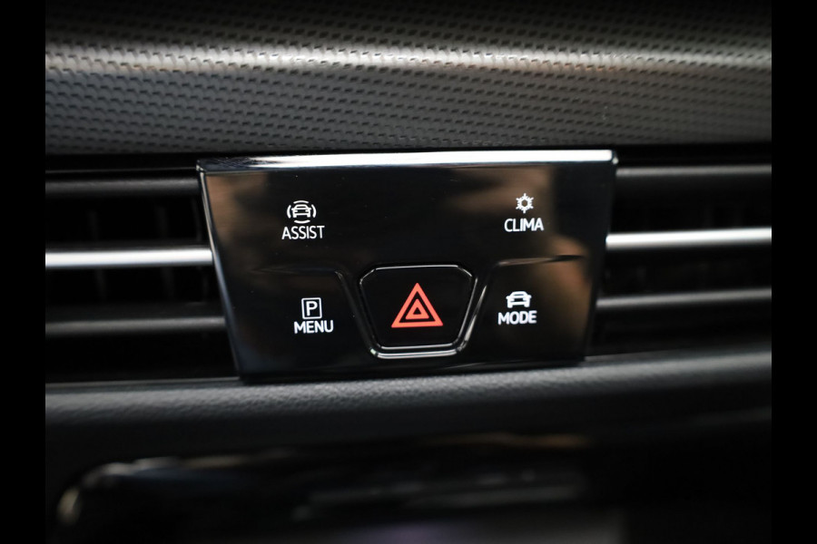 Volkswagen Golf 1.5 eTSI 50 Edition | Panodak | Trekhaak wegkl. | Stoelgeheugen | Side Assist | Head Up | IQ Light | Prijs Rijklaar!!
