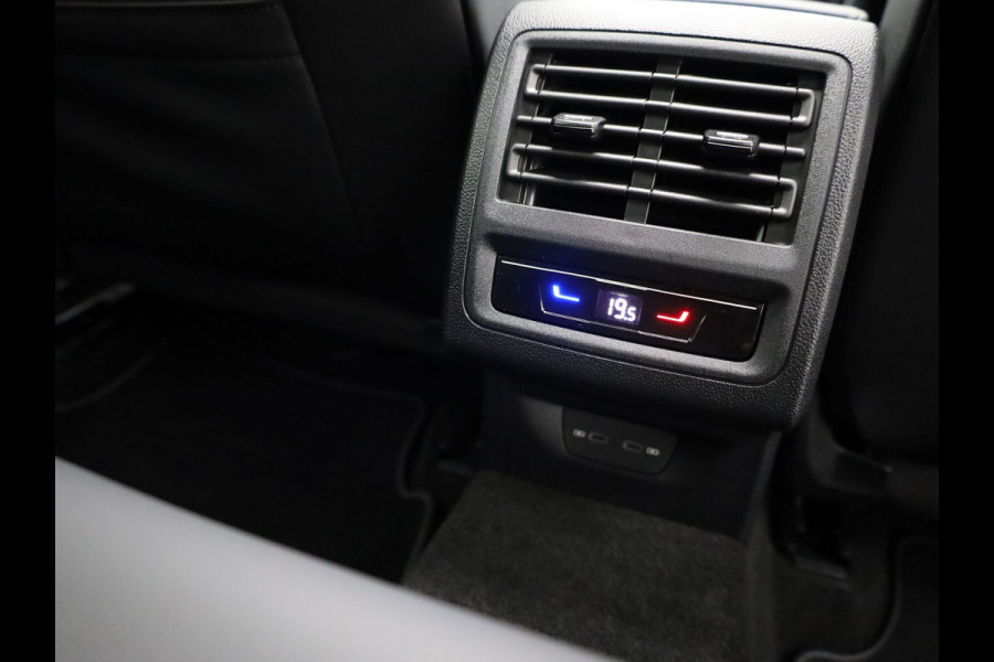 Volkswagen Golf 1.5 eTSI 50 Edition | Panodak | Trekhaak wegkl. | Stoelgeheugen | Side Assist | Head Up | IQ Light | Prijs Rijklaar!!
