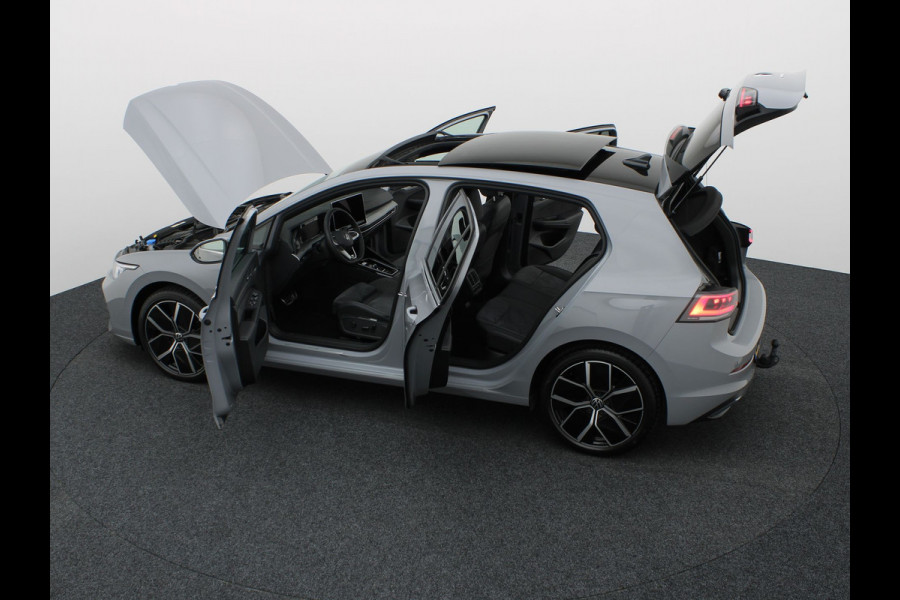 Volkswagen Golf 1.5 eTSI 50 Edition | Panodak | Trekhaak wegkl. | Stoelgeheugen | Side Assist | Head Up | IQ Light | Prijs Rijklaar!!