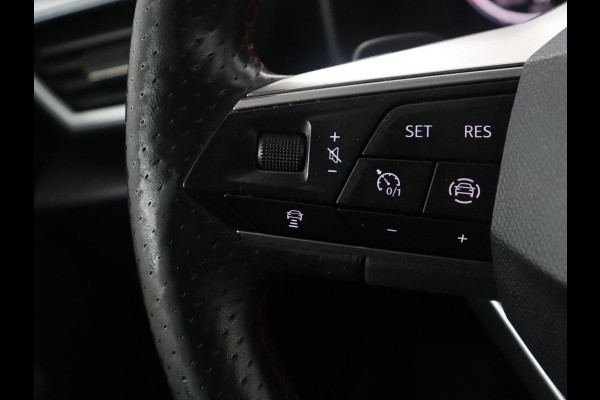Seat Leon Sportstourer 1.5 eTSI FR Business Intense | Half Leder | Adaptive cruise | Park assist | Navigatie | Carplay | Climate control | Sfeerverlichting |