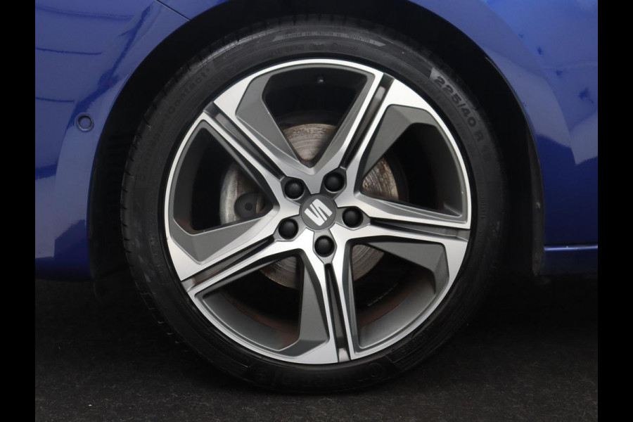 Seat Leon Sportstourer 1.5 eTSI FR Business Intense | Half Leder | Adaptive cruise | Park assist | Navigatie | Carplay | Climate control | Sfeerverlichting |