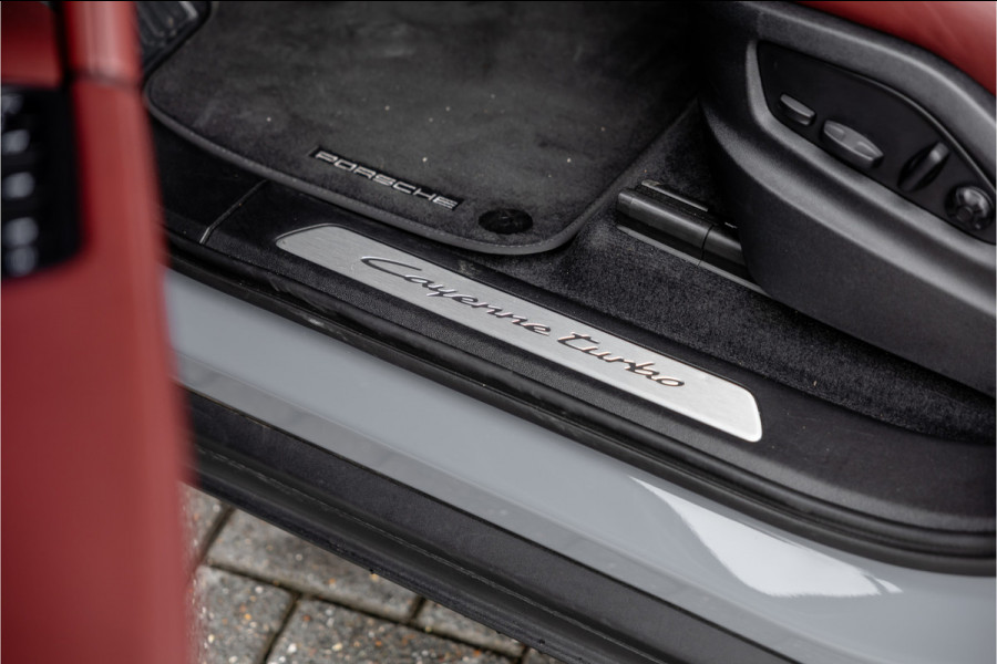 Porsche Cayenne 4.0 Turbo E-Hybrid - Sport Chrono + | Panorama | Bose | Stoelkoeling | Luchtvering