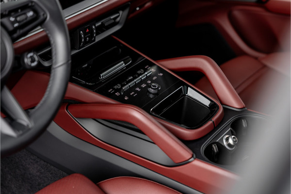 Porsche Cayenne 4.0 Turbo E-Hybrid - Sport Chrono + | Panorama | Bose | Stoelkoeling | Luchtvering